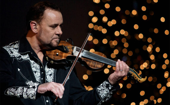 Featuring the showmanship and fiery fiddle of electric violin maestro Geoffrey Castle, Christmas in Washington promises a festive party unlike any other!