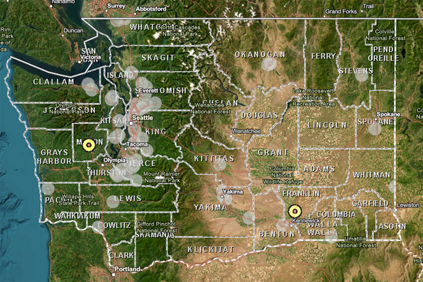 A screenshot of the WSDA online <a href="https://links-2.govdelivery.com/CL0/https:%2F%2Fwww.arcgis.com%2Fapps%2Fwebappviewer%2Findex.html%3Fid=5bb22df733ae49b29ac7b3cc3c7fc3e3%26utm_medium=email%26utm_source=govdelivery/1/01010194f62ccd87-c3fb7430-5c94-4c9c-8d7b-6564c6721ac6-000000/y4V3Lqle8Gms232xFcc2xPtE_bWMslk3_E2sNUD8LVU=392" target="_blank" title="https://links-2.govdelivery.com/CL0/https:%2F%2Fwww.arcgis.com%2Fapps%2Fwebappviewer%2Findex.html%3Fid">interactive map</a> that the agency encourages flock owners to visit to check if they are in a surveillance zone. WSDA map.